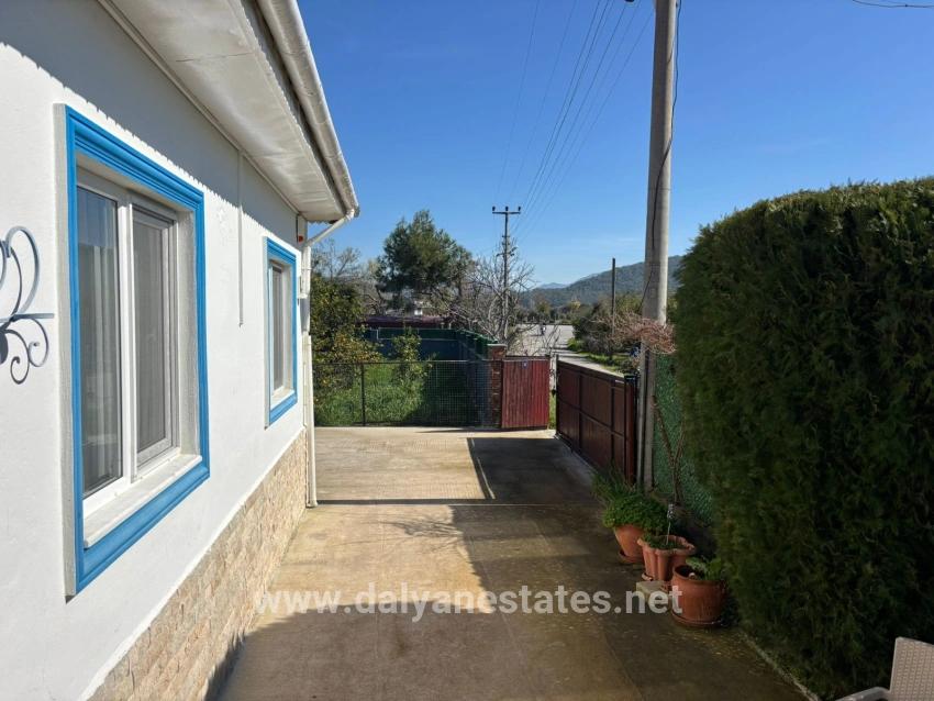 Eingeschossiges Haus Mit 2 Schlafzimmern Und Einem Zusätzlichen Zimmer Auf Einem 459 M² Großen Grundstück In Okçular Zu Verkaufen