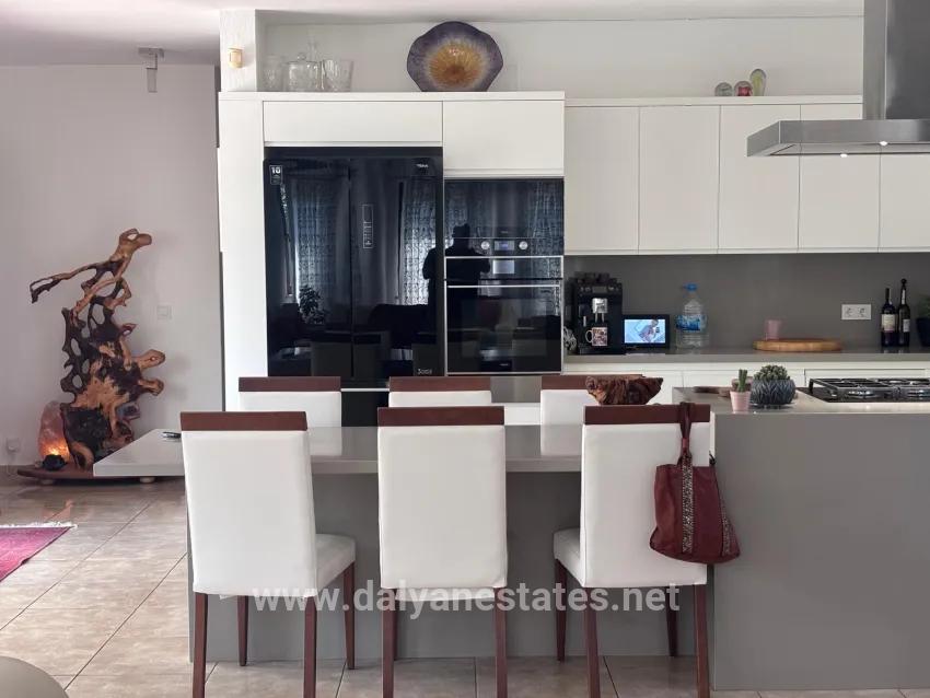 Eckgrundstück Mit 980 M² Und 5+1 Zimmern In Dalyan, Maraş, Zu Verkaufen.