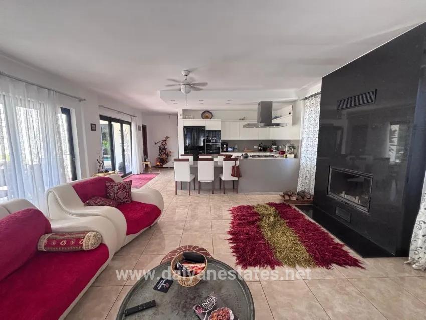 Eckgrundstück Mit 980 M² Und 5+1 Zimmern In Dalyan, Maraş, Zu Verkaufen.
