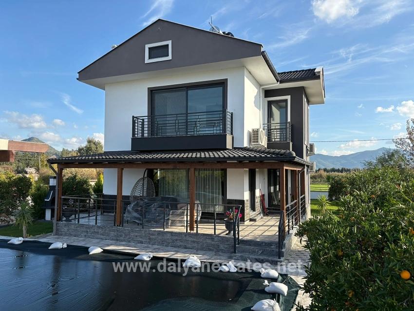 4+1 Villa Zum Verkauf In Eskiköy, Gelegen Auf Einem 14.136 M² Großen Grundstück