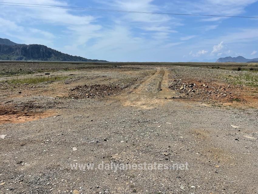 19.600 M² Großes Grundstück Zum Verkauf, Direkt An Der Straße Dalyan Iztuzu Beach Gelegen.