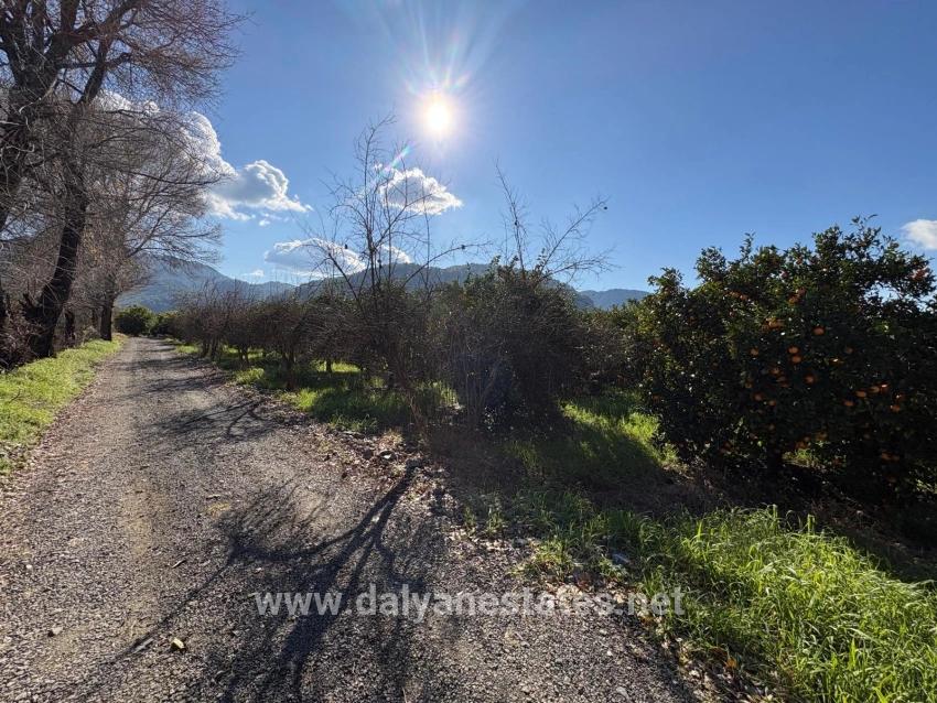 4.326 M² Großes Grundstück Im Wohngebiet Von Okçular Zu Verkaufen.