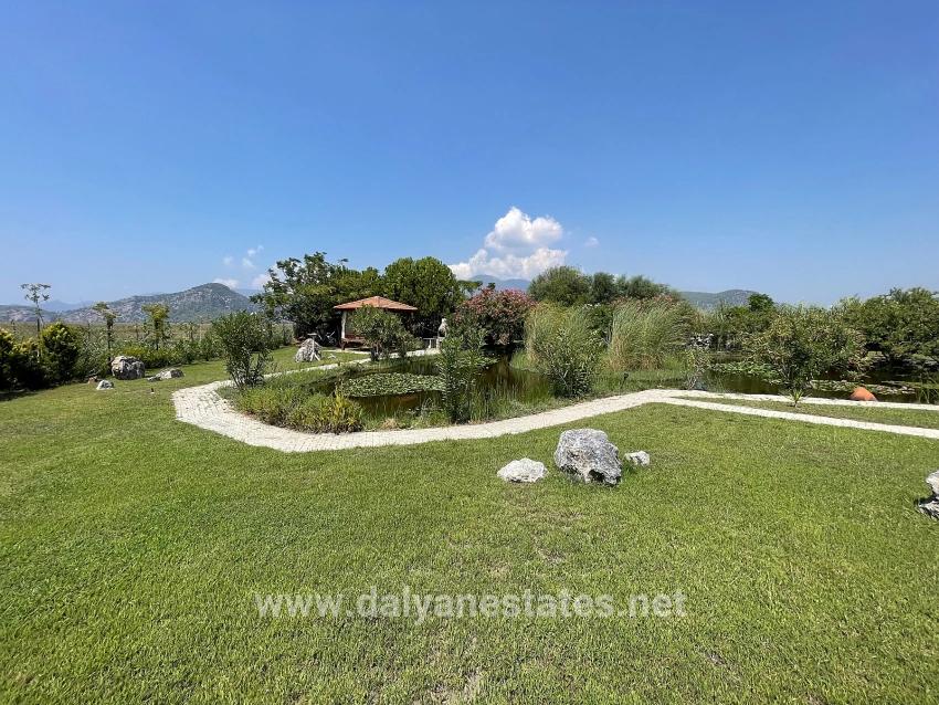 Luxuriöse 4+1-zimmer-villa Auf Einem 7000 M² Großen Grundstück Mit Blick Auf Den Strand Von Dalyan Iztuzu Zu Verkaufen