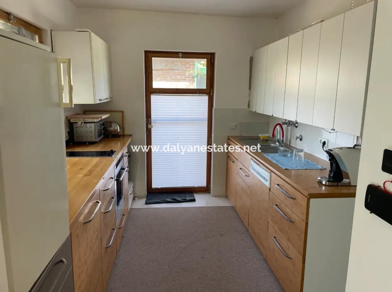 Einstöckiges Haus Zum Verkauf Auf Einem Grundstück Von 2882 M2 In Eskiköy