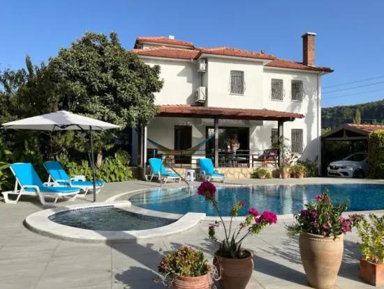 Villa Zum Verkauf In Okçular Auf 1007M2 Grundstück