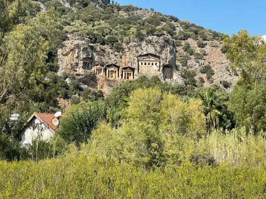 2765m2 Detached House For Sale In Çandır, Right Next To The Canal