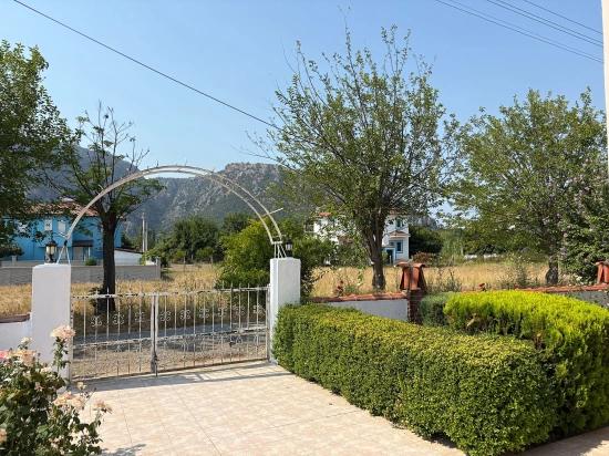 Two-story House For Sale On A 514m2 Plot In Okçular.