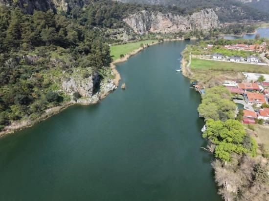 2600m2 Land For Sale In Dalyan Gülpınar, Next To The Canal, With 20% Tourism Zoning