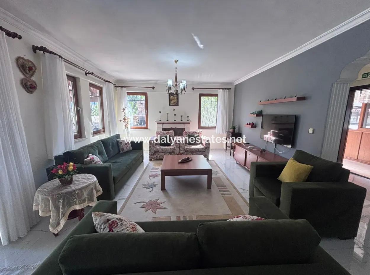 Dalyan Merkezde 301M2 Arsa İçerisinde 5+1 Satılık Villa