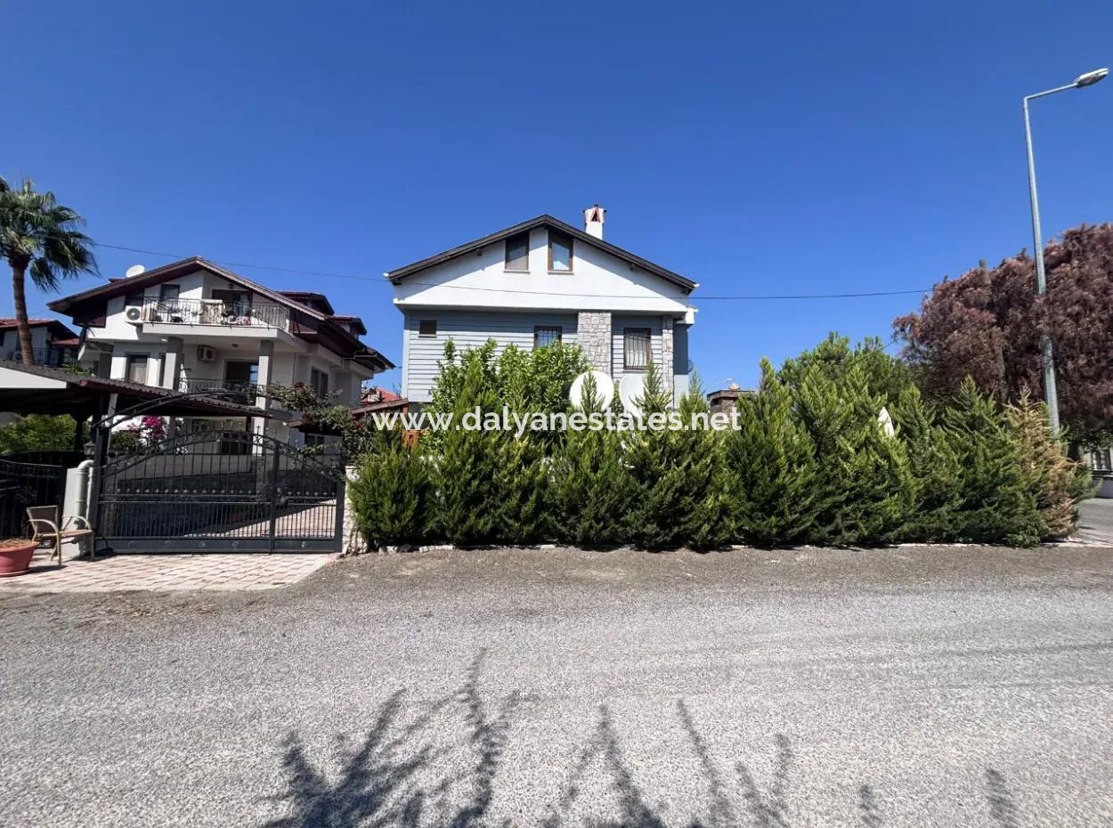 Dalyan Merkezde 301M2 Arsa İçerisinde 5+1 Satılık Villa