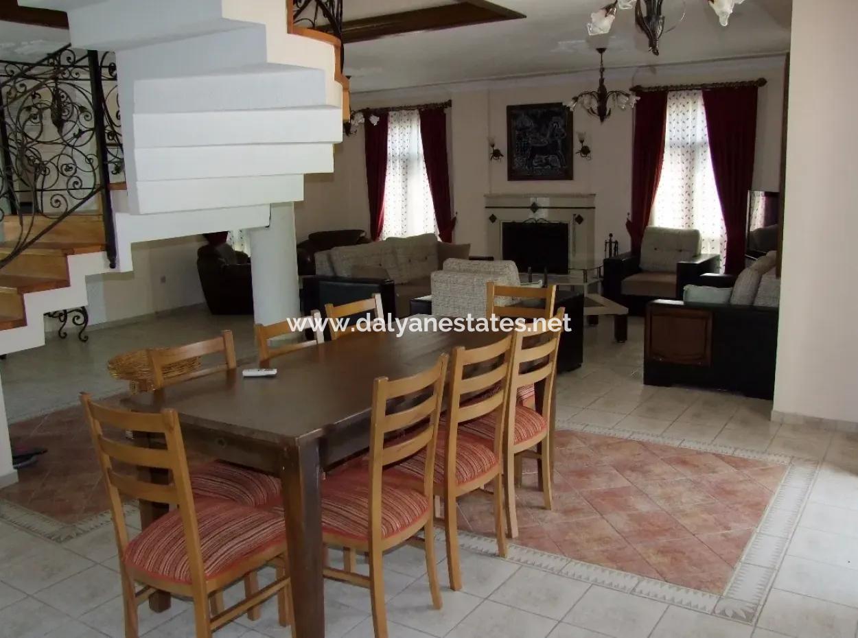 Dalyan'da Deniz Ve Kanal Göl Kral Mezarları Doğa Manzaralı Maraşda Satılık Lüks Villa