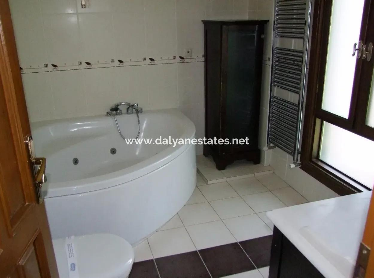 Dalyan'da Deniz Ve Kanal Göl Kral Mezarları Doğa Manzaralı Maraşda Satılık Lüks Villa