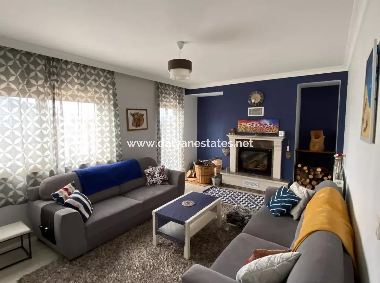 Okçular'da Satılık Villa Lüks 5 Yatak Odalı Satılık Villa