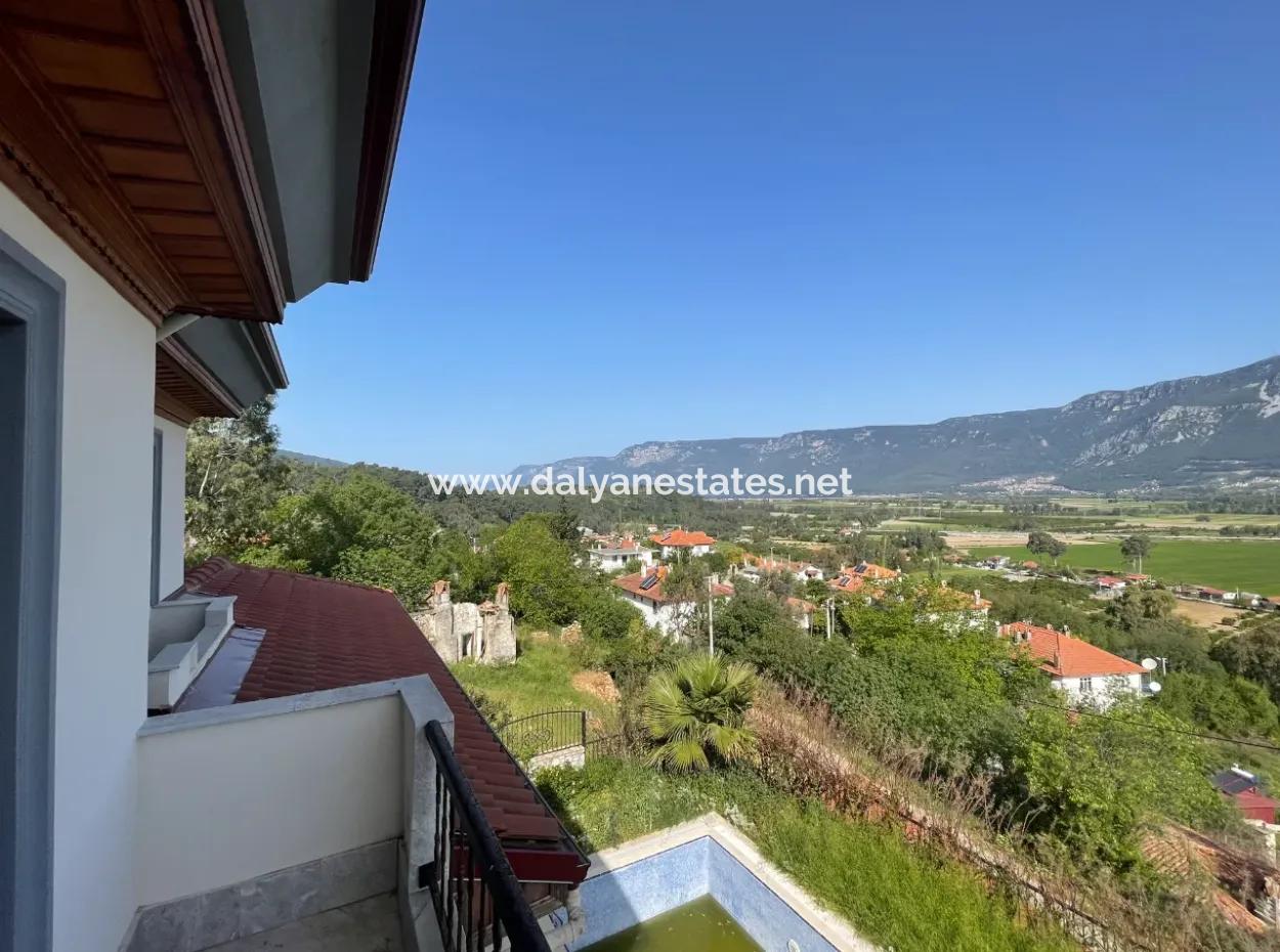 Akçapınar'da Deniz Manzaralı Satılık 6+1 Villa