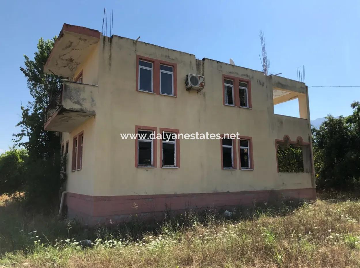 Seydikemerde 727M2 Arsa İçinde Satılık 2 Katlı Ev Villa