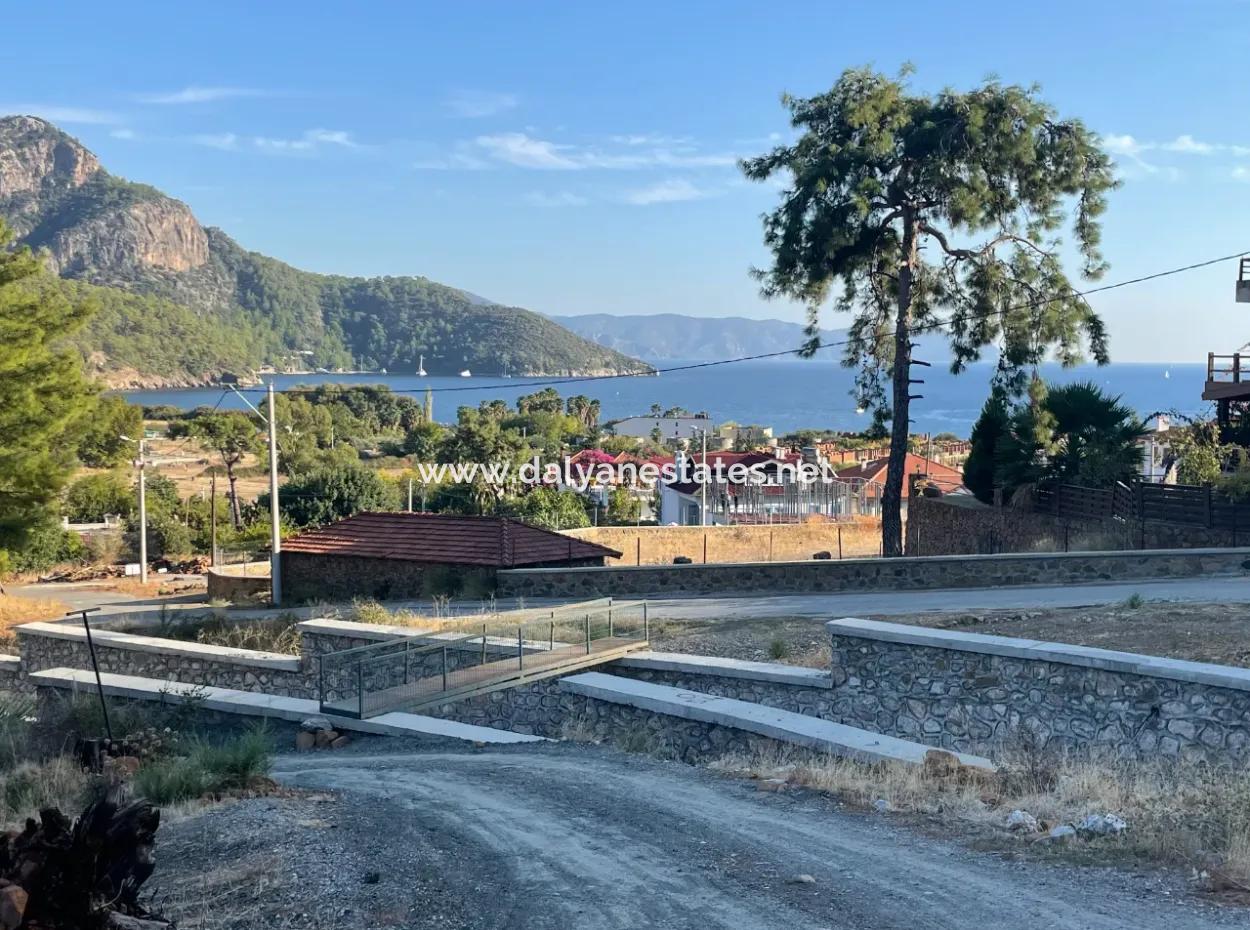 Ekincik'de Deniz Manzaralı 420M2 İmarlı Satılık Arsa