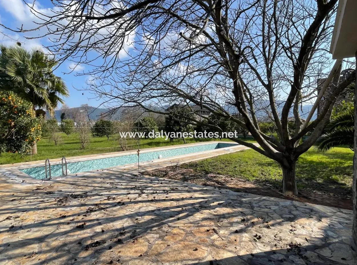 Eskiköy'de 2882 M2 Arsa İçerisinde Müstakil Satılık Tek Katlı Ev