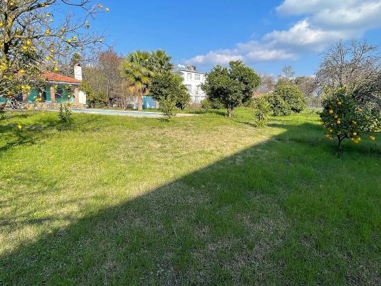 Eskiköy'de 2882 M2 Arsa İçerisinde Müstakil Satılık Tek Katlı Ev
